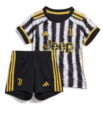 Juventus babykläder Hemmatröja barn 2023-24 Korta ärmar (+ Korta byxor)